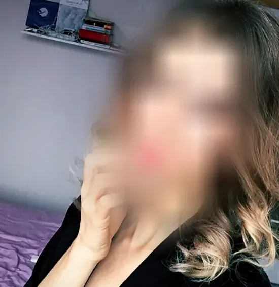 Bernadette, 32