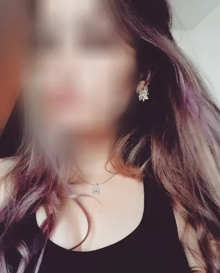 Emilia, 32
