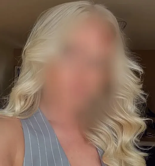 Lilly, 35
