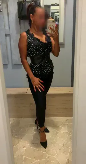 Marina, 36