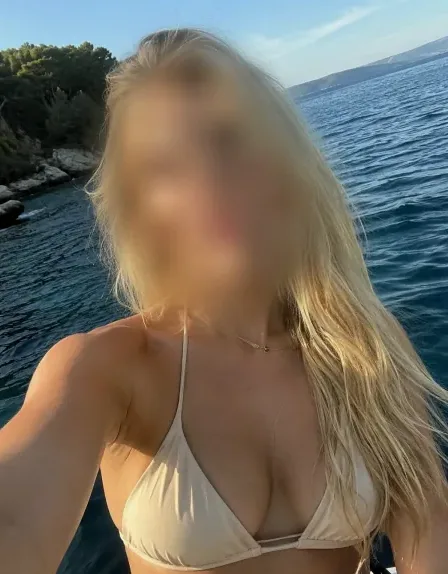 Nikolina, 27