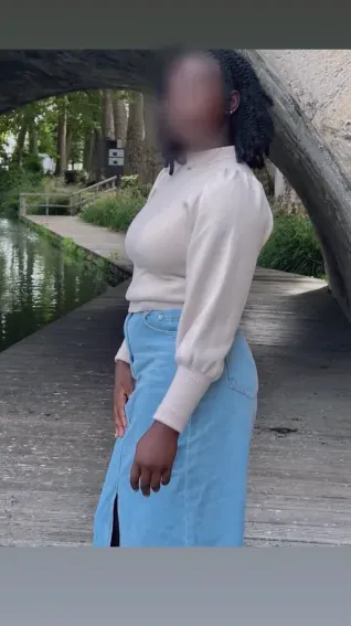 Sandra, 20