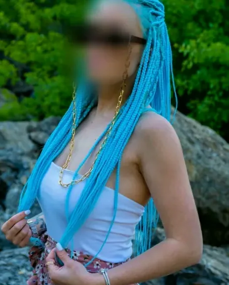 Sandra, 33