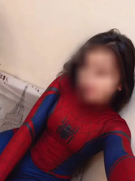 Simone, 25