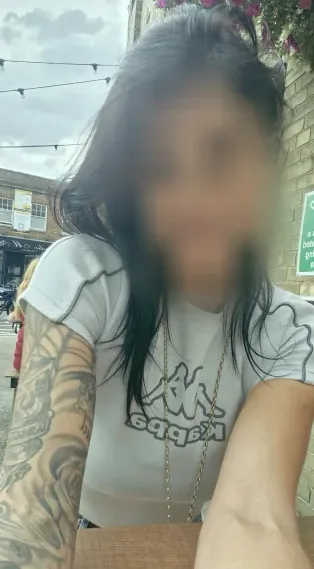 Vanessa, 39
